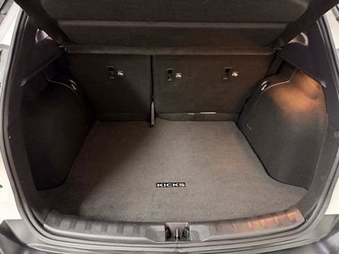 Used 2018 Nissan Kicks SV FWD image 26