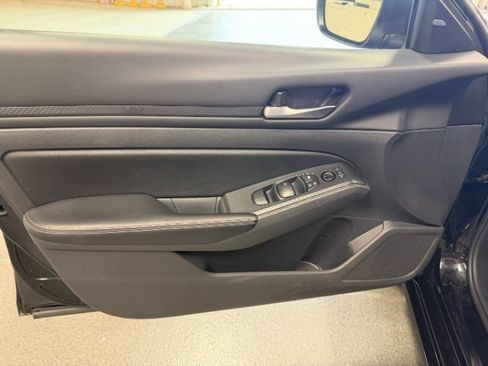 Used 2025 Nissan Altima 2.5 SV FWD image 10