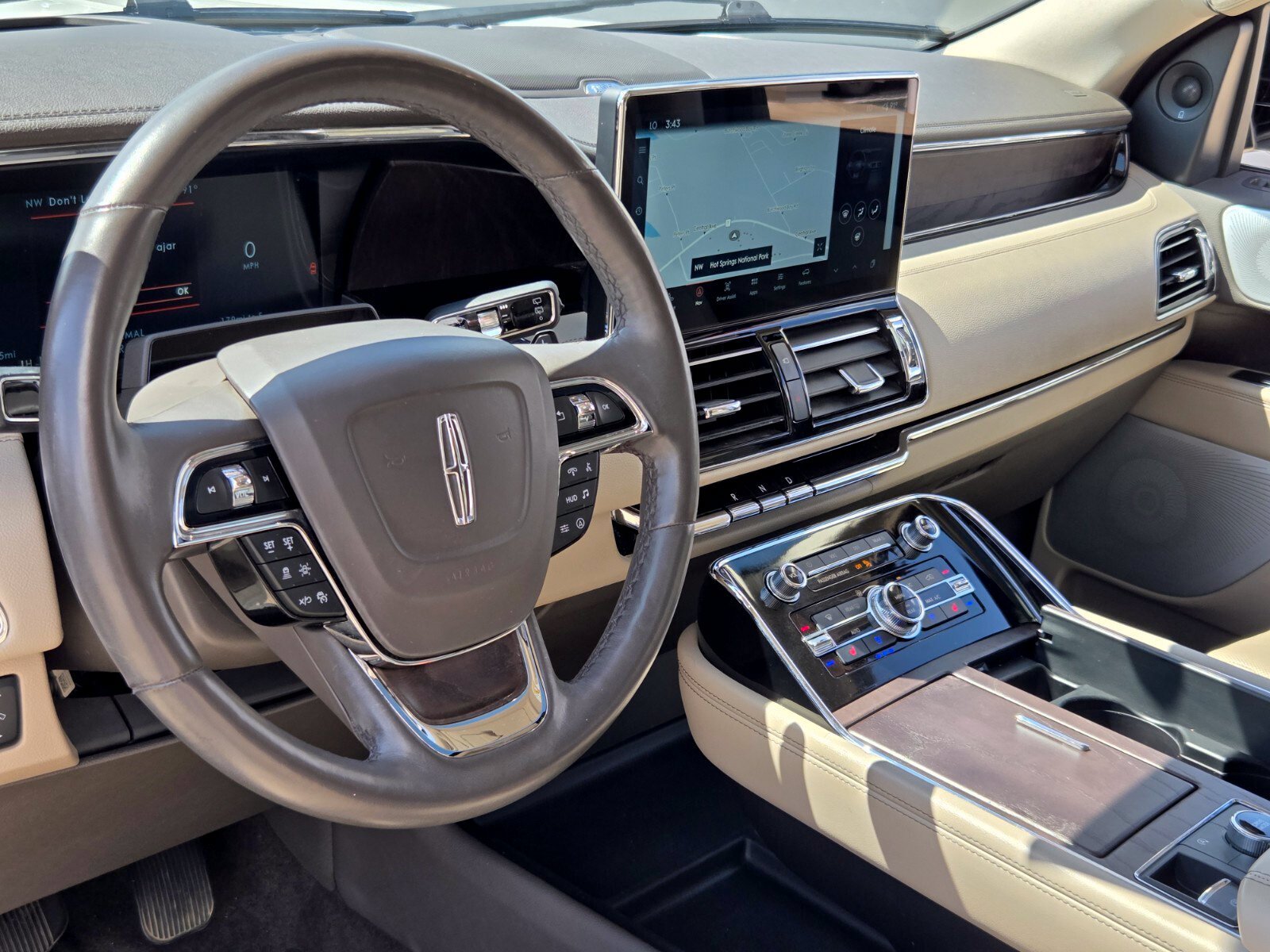 Used 2023 Lincoln Navigator Reserve AWD/4WD image 9