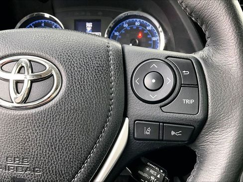 Used 2019 Toyota Corolla XLE image 26