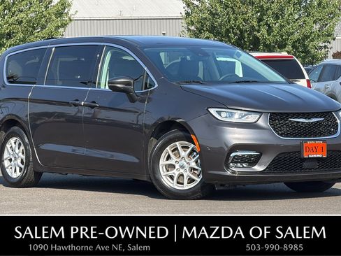 Used 2023 Chrysler Pacifica Touring-L FWD image 1