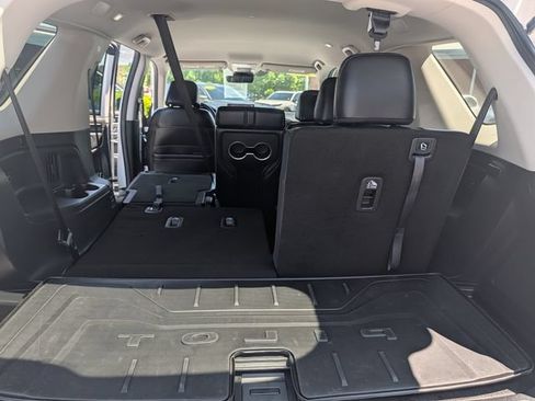 Used 2025 Honda Pilot EX-L image 48