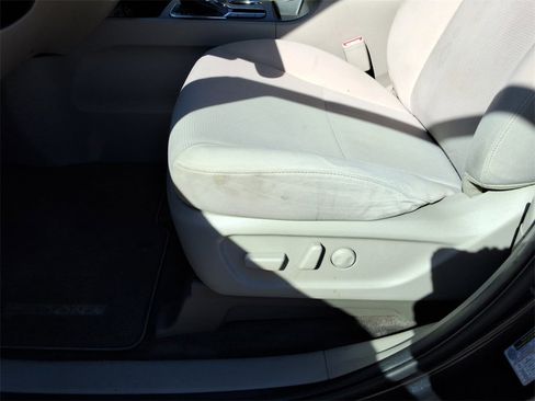 Used 2021 Kia Sedona LX image 24