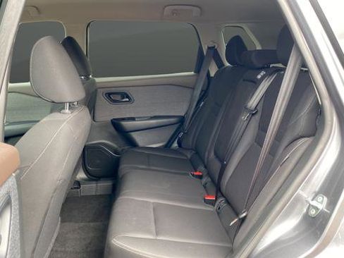 Used 2023 Nissan Rogue S image 23