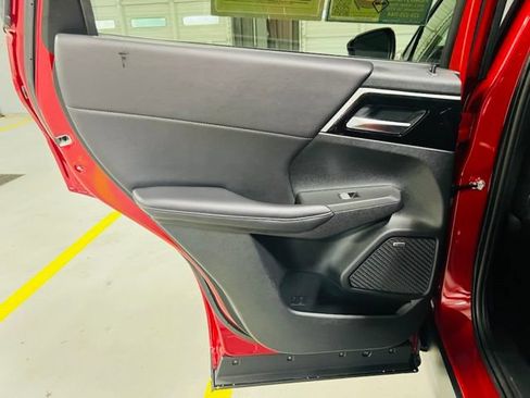 Used 2025 Mitsubishi Outlander SE FWD image 27