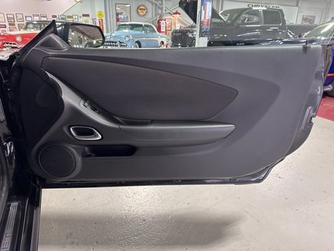 Used 2015 Chevrolet Camaro SS image 28