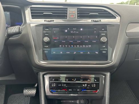 Used 2023 Volkswagen Tiguan SE w/ Panoramic Sunroof Package AWD/4WD image 21
