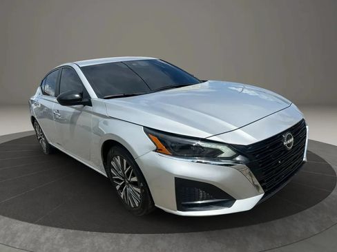 Used 2024 Nissan Altima 2.5 SV FWD image 3