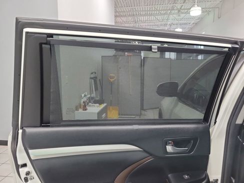 Used 2019 Toyota Highlander XLE image 26