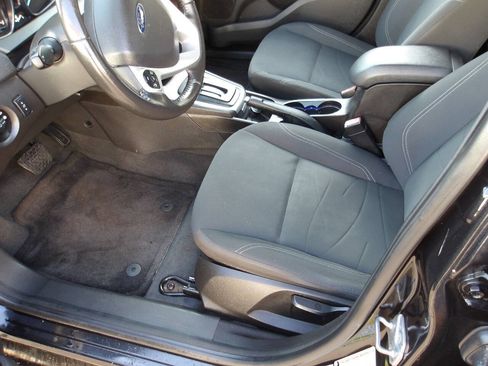 Used 2014 Ford Fiesta SE w/ Comfort Package FWD image 5