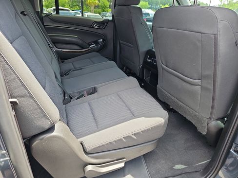 Used 2019 Chevrolet Suburban LS RWD image 12