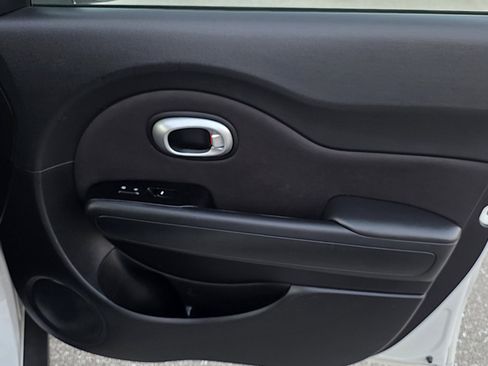 Used 2015 Kia Soul image 16