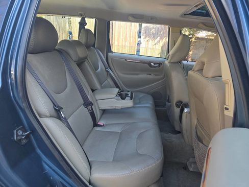 Used 2005 Volvo XC70 image 17