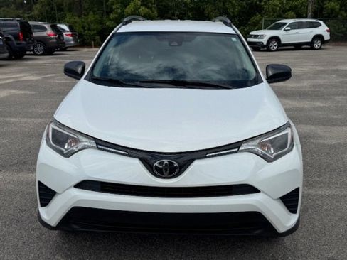 Used 2018 Toyota RAV4 LE FWD image 3