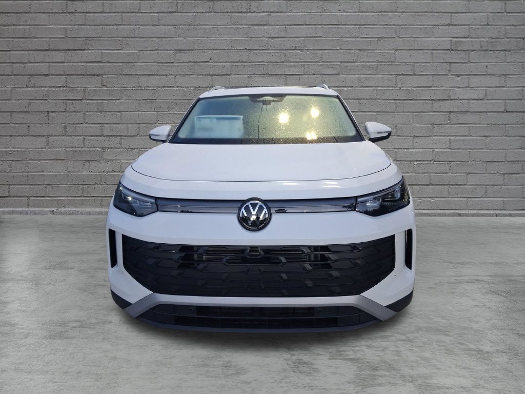 New 2026 Volkswagen Tiguan SE FWD image 2