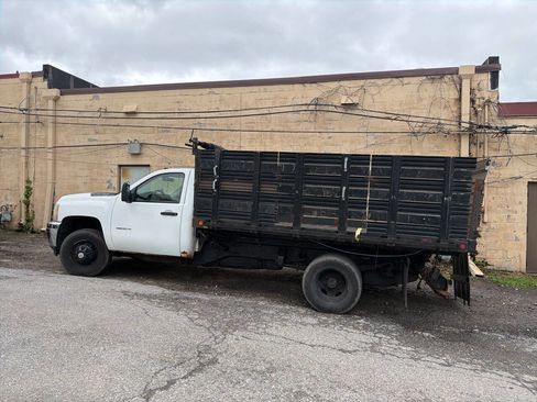 Used 2011 Chevrolet Silverado 3500 W/T RWD image 16