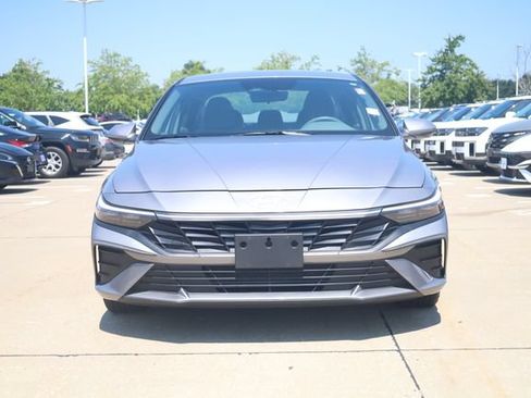 Used 2024 Hyundai Elantra SEL FWD image 3