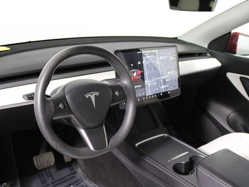Used 2022 Tesla Model Y Long Range image 19