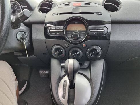 Used 2012 MAZDA MAZDA2 Sport FWD image 20