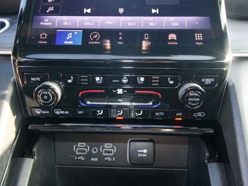 Used 2023 Jeep Grand Cherokee L Overland w/ Rear Seat Video Group I AWD/4WD image 30
