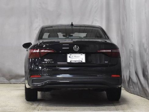 Used 2024 Volkswagen Jetta SE image 8