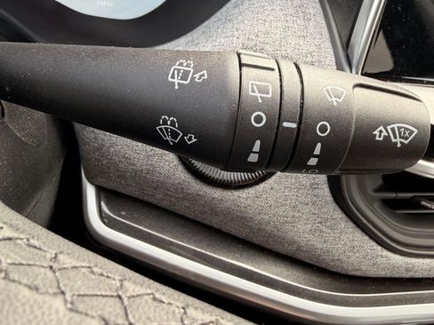 Used 2025 Jeep Compass Latitude image 21