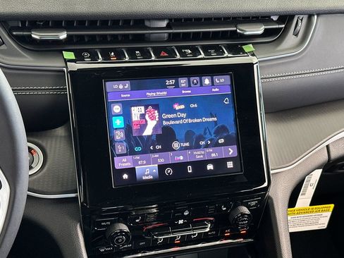 New 2025 Jeep Grand Cherokee Laredo w/ Luxury Tech Group I RWD image 21