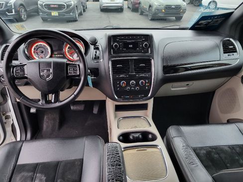 Used 2017 Dodge Grand Caravan SXT image 4