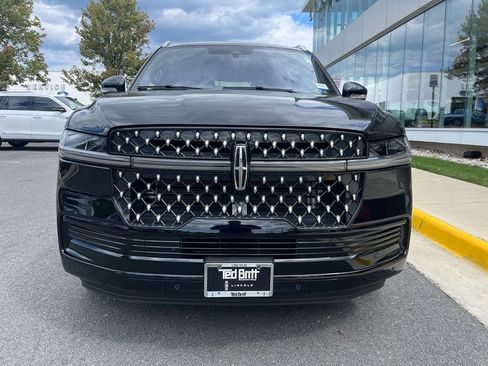 Used 2025 Lincoln Navigator Black Label AWD/4WD image 2