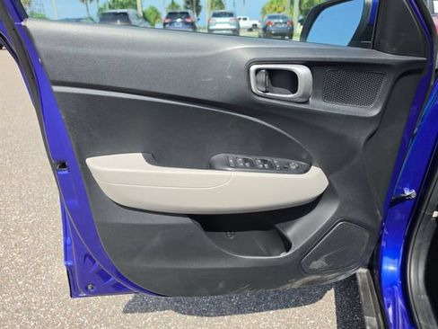 Used 2024 Hyundai Venue SEL FWD image 15