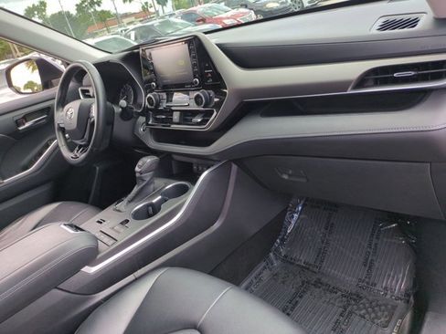 Certified 2020 Toyota Highlander XLE FWD image 22