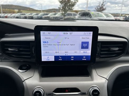 Used 2023 Ford Explorer XLT image 27