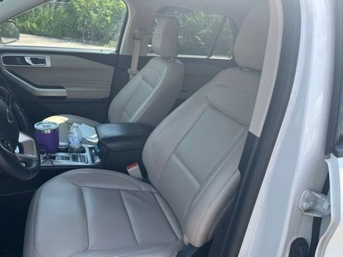 Used 2023 Ford Explorer XLT w/ Equipment Group 202A RWD image 11