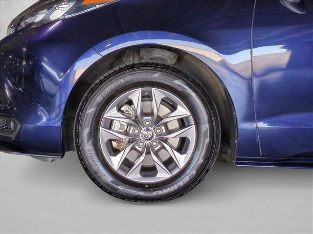 Used 2025 Toyota Sienna XLE FWD image 24