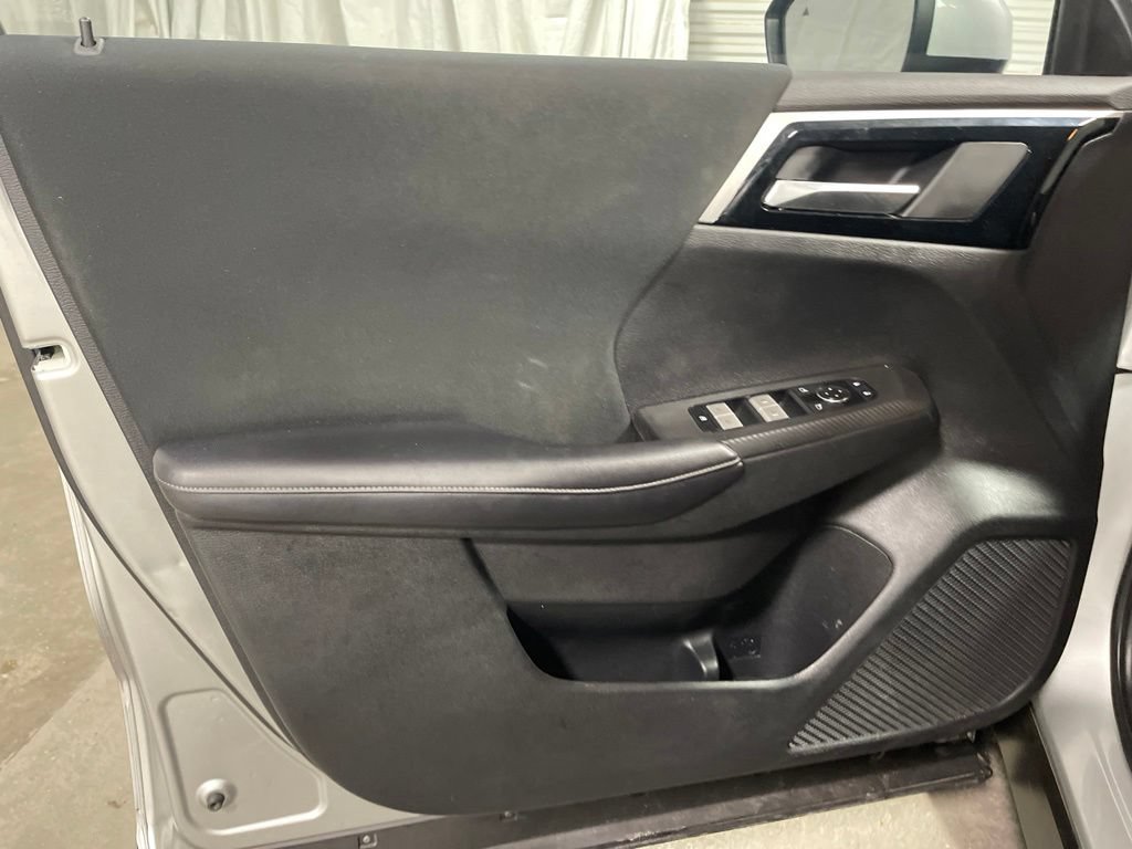 Used 2024 Mitsubishi Outlander ES FWD image 19