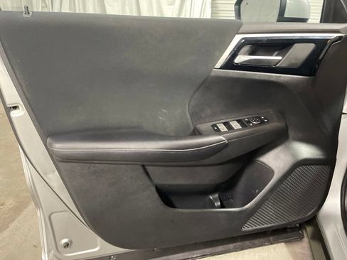 Used 2024 Mitsubishi Outlander ES FWD image 19