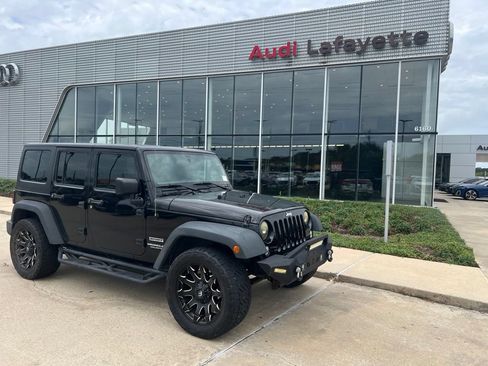 Used 2017 Jeep Wrangler Unlimited Sport w/ Connectivity Group AWD/4WD image 7