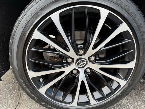 Used 2018 Toyota Camry SE w/ Moonroof Package image 11