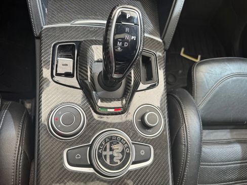 Used 2023 Alfa Romeo Stelvio Veloce AWD/4WD image 24