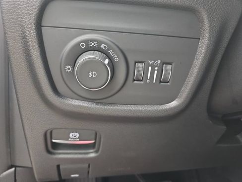 Used 2022 Jeep Grand Cherokee L Limited RWD image 34