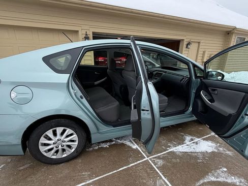 Used 2013 Toyota Prius Plug-In Hybrid image 25