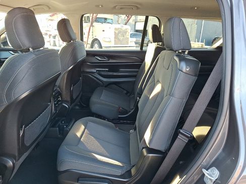 Used 2023 Jeep Grand Cherokee L Laredo image 11