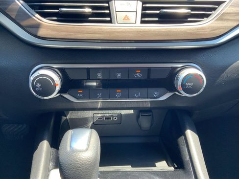 Used 2024 Nissan Altima 2.5 SV FWD image 32