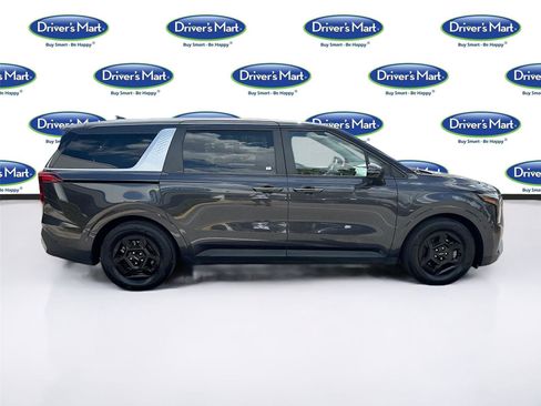 Used 2025 Kia Carnival FWD image 8