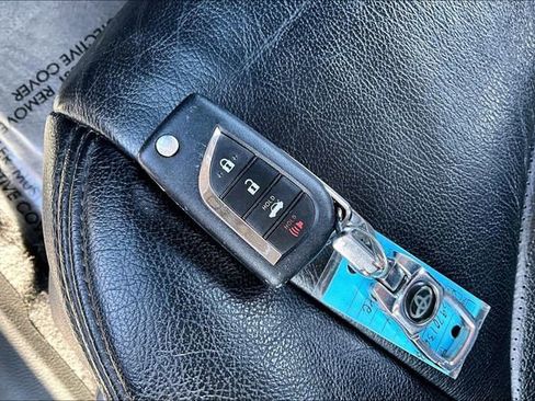 Used 2019 Toyota Camry LE image 11