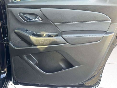 Used 2022 Chevrolet Traverse LT FWD image 44