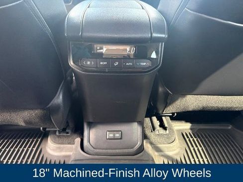 Used 2022 Toyota Highlander XLE FWD image 16