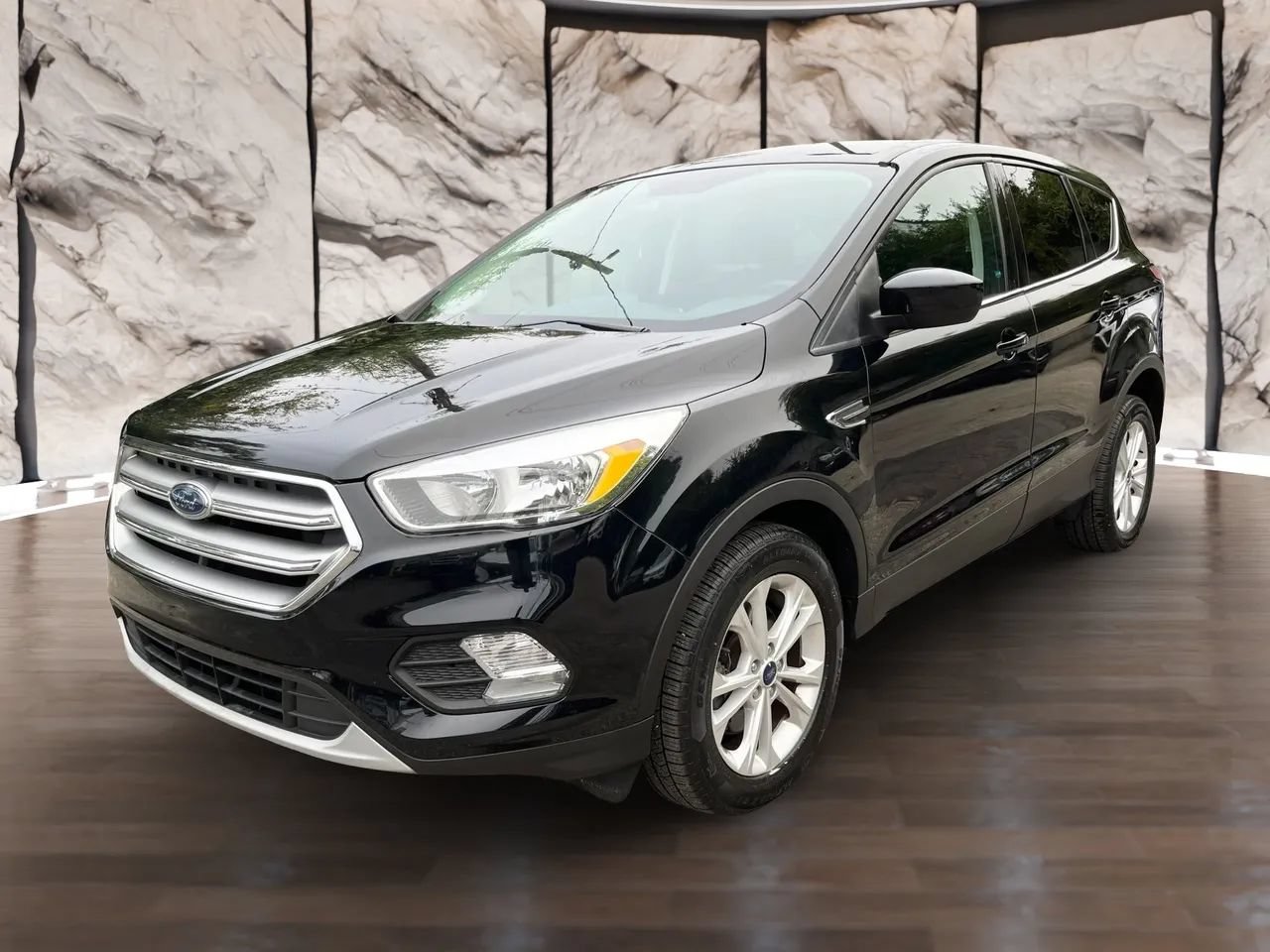 Used 2017 Ford Escape SE AWD/4WD image 3