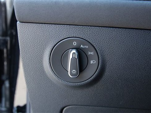 New 2026 Volkswagen Taos SE image 16