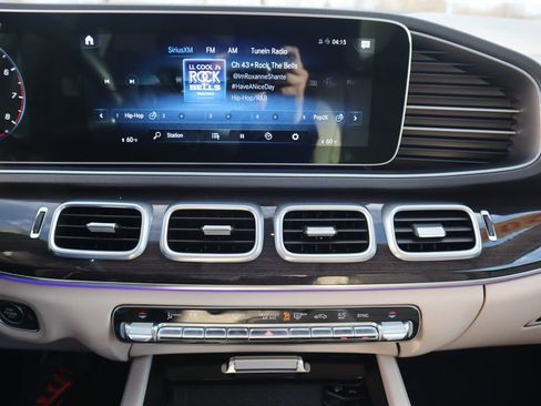 Used 2021 Mercedes-Benz GLE 350 4MATIC w/ Premium Package image 16